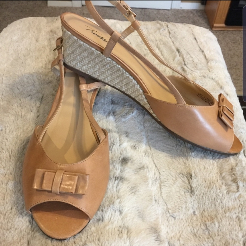 4 for $20 🛍 Trotters Sandals